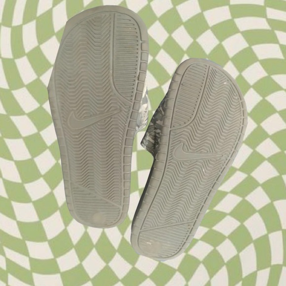 Women’s Nike Slides - Picture 3 of 4